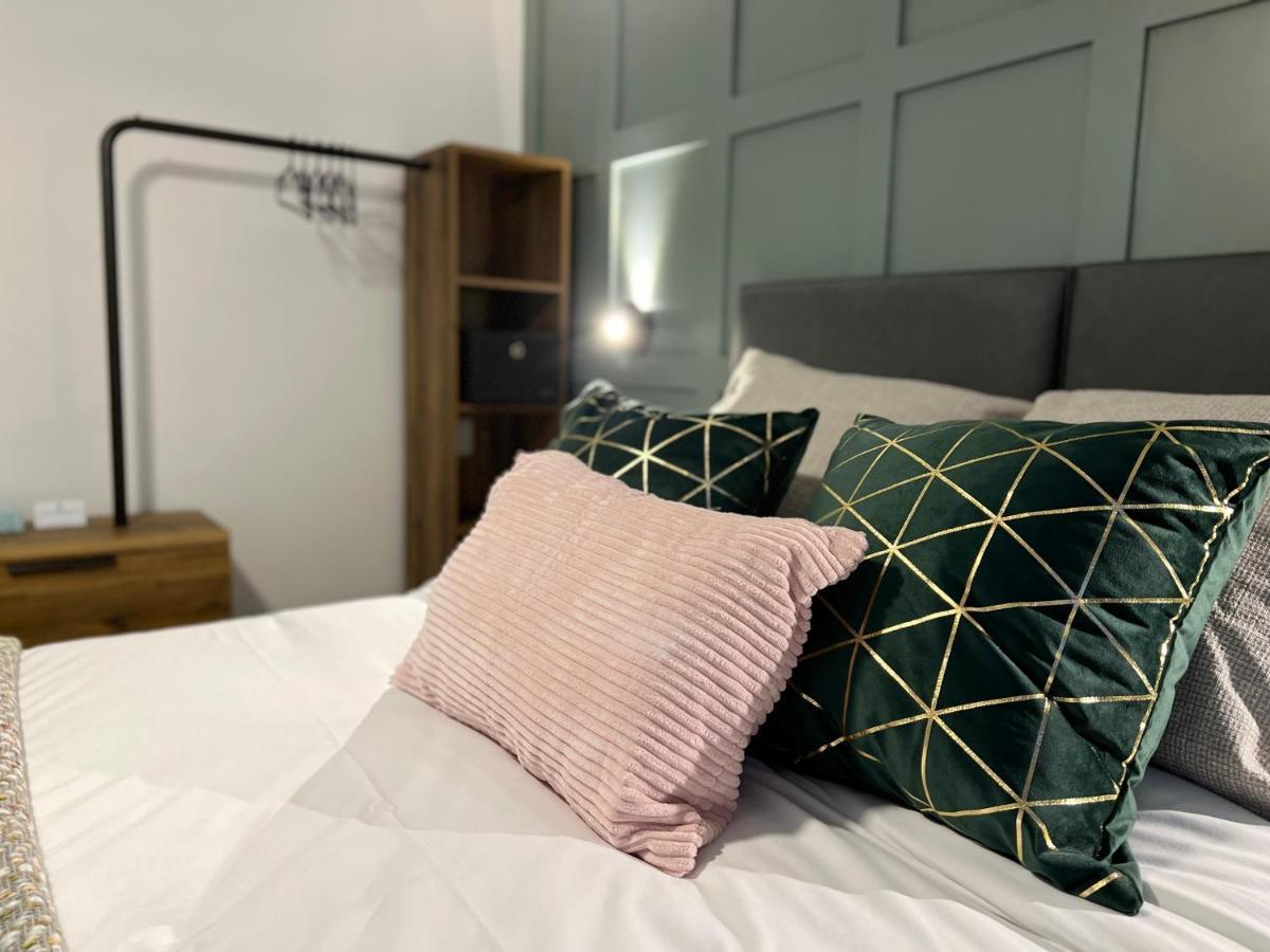 United Home B&B サルフォード エクステリア 写真